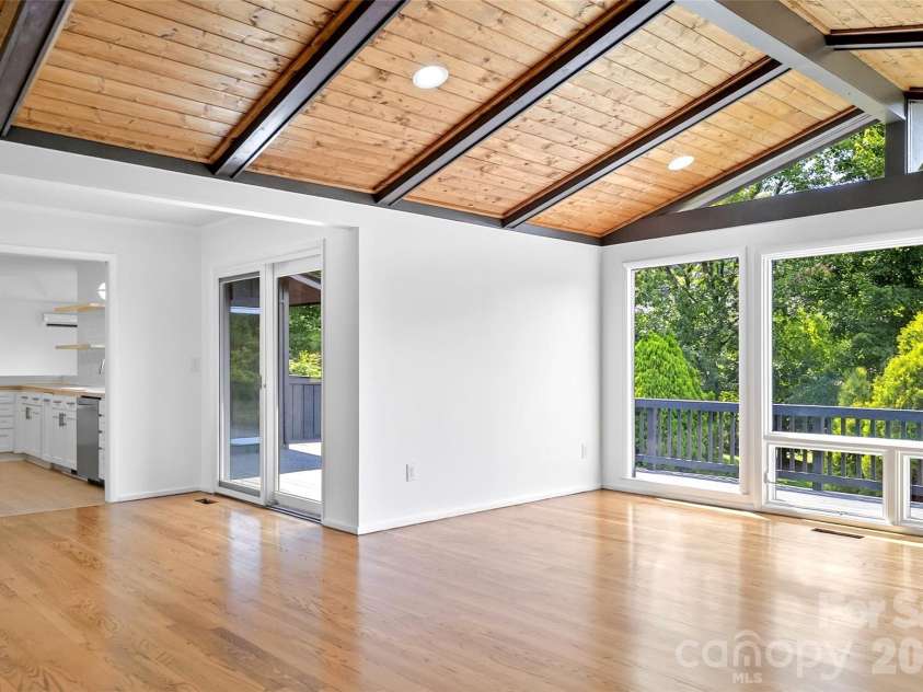 208 Dogwood Lane, Black Mountain, NC 28711.  MLS# CAR4411178, YatesRealty ID 44227. 
