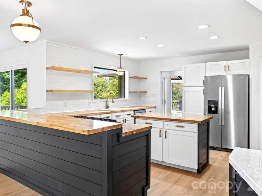 208 Dogwood Lane, Black Mountain, NC 28711.  MLS# CAR4411178, YatesRealty ID 44227. 
