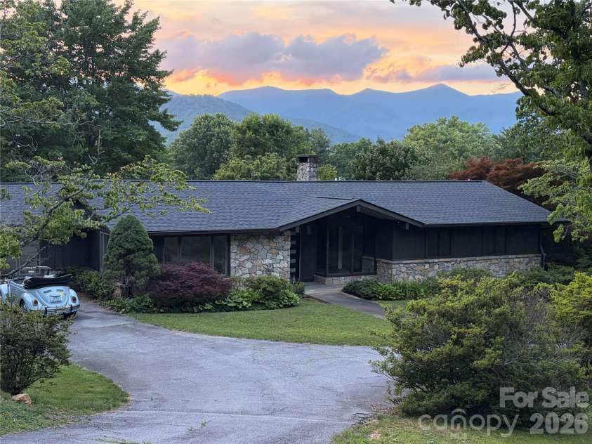 208 Dogwood Lane, Black Mountain, NC 28711.  MLS# CAR4411178, YatesRealty ID 44227. 