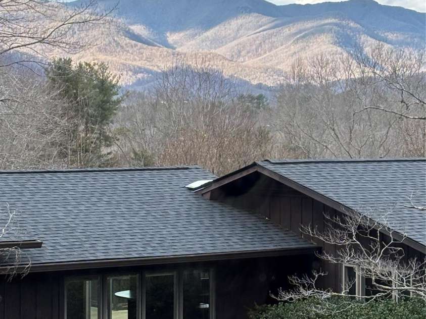 208 Dogwood Lane, Black Mountain, NC 28711.  MLS# CAR4411178, YatesRealty ID 44227. 