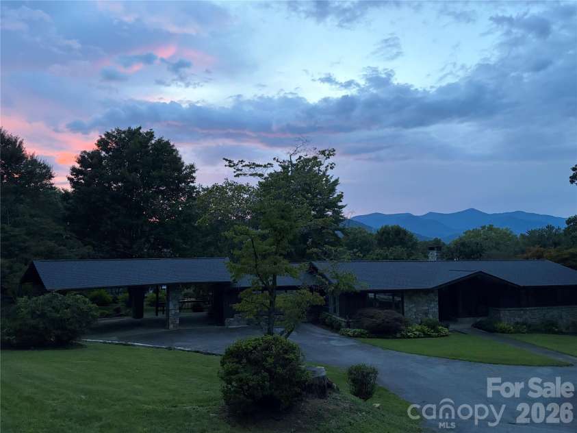 208 Dogwood Lane, Black Mountain, NC 28711.  MLS# CAR4411178, YatesRealty ID 44227. 