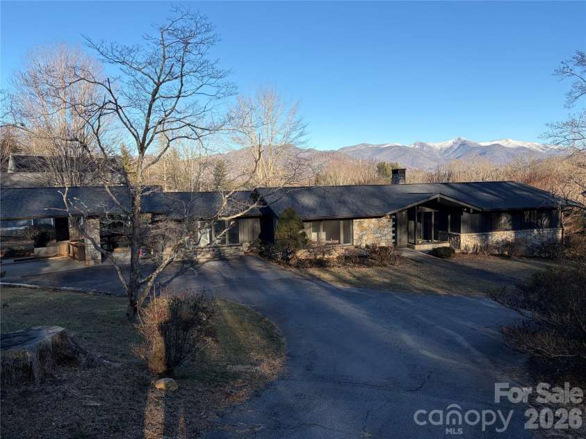 208 Dogwood Lane, Black Mountain, NC 28711.  MLS# CAR4411178, YatesRealty ID 44227. 