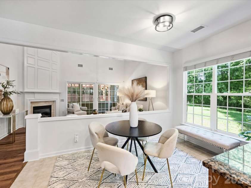 12332 Bobhouse Drive, Charlotte, NC 28277.  MLS# CAR4411039, YatesRealty ID 44228. Breakfast Area
