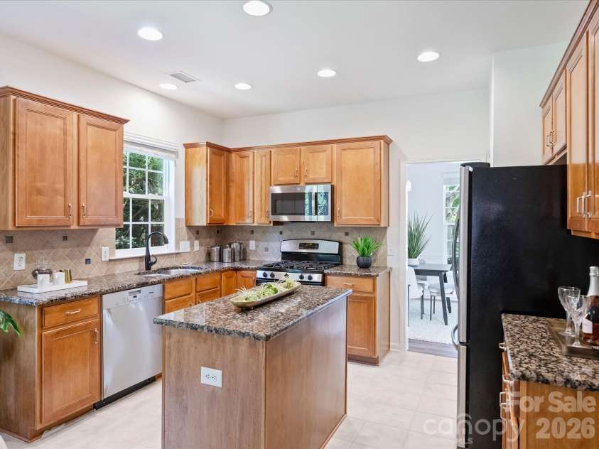 12332 Bobhouse Drive, Charlotte, NC 28277.  MLS# CAR4411039, YatesRealty ID 44228. Kitchen