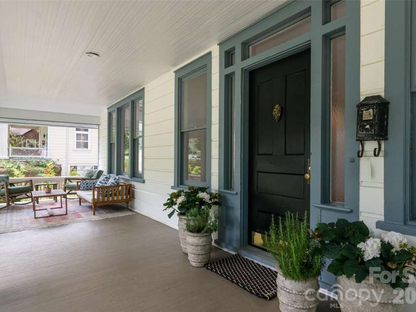 142 Edwin Place, Asheville, NC 28801.  MLS# CAR4411332, YatesRealty ID 44229. 