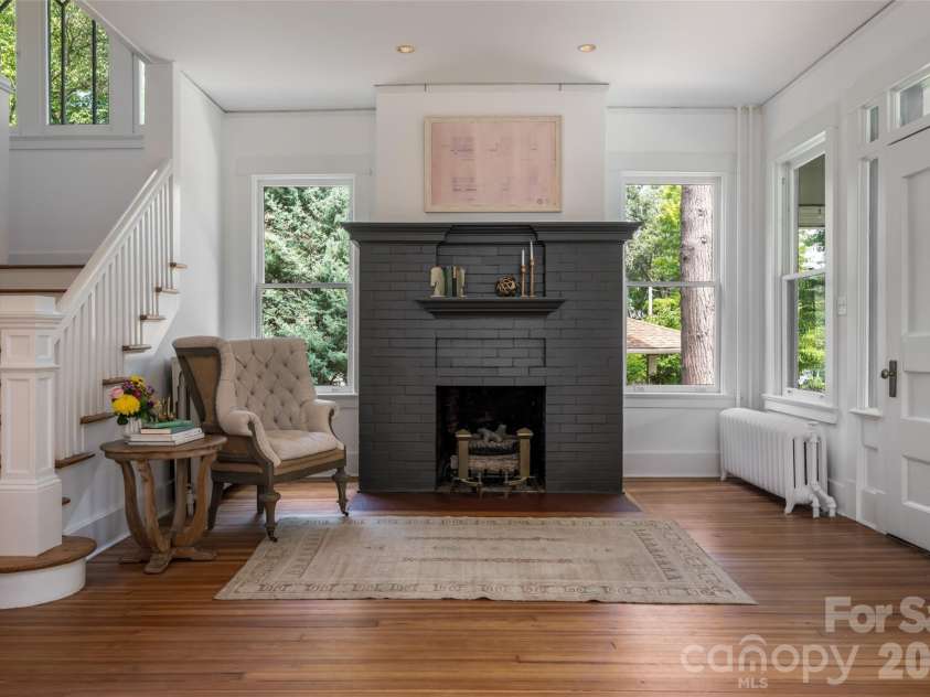 142 Edwin Place, Asheville, NC 28801.  MLS# CAR4411332, YatesRealty ID 44229. 