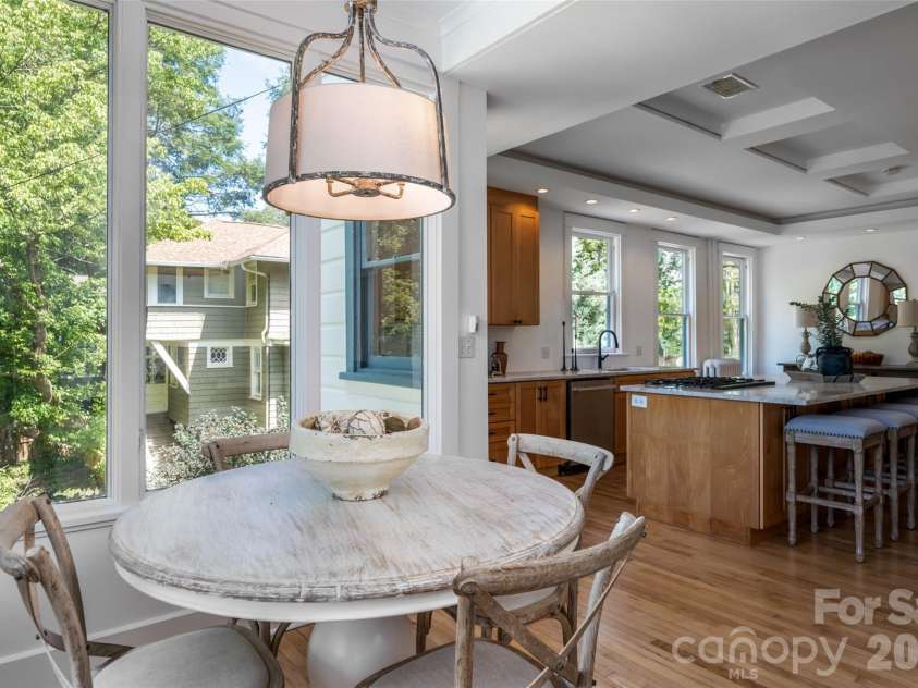 142 Edwin Place, Asheville, NC 28801.  MLS# CAR4411332, YatesRealty ID 44229. 