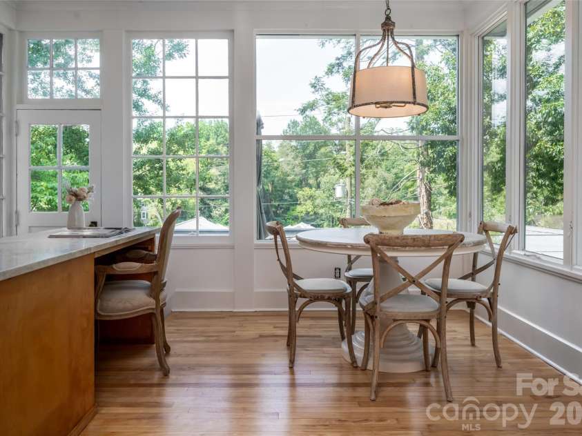 142 Edwin Place, Asheville, NC 28801.  MLS# CAR4411332, YatesRealty ID 44229. 