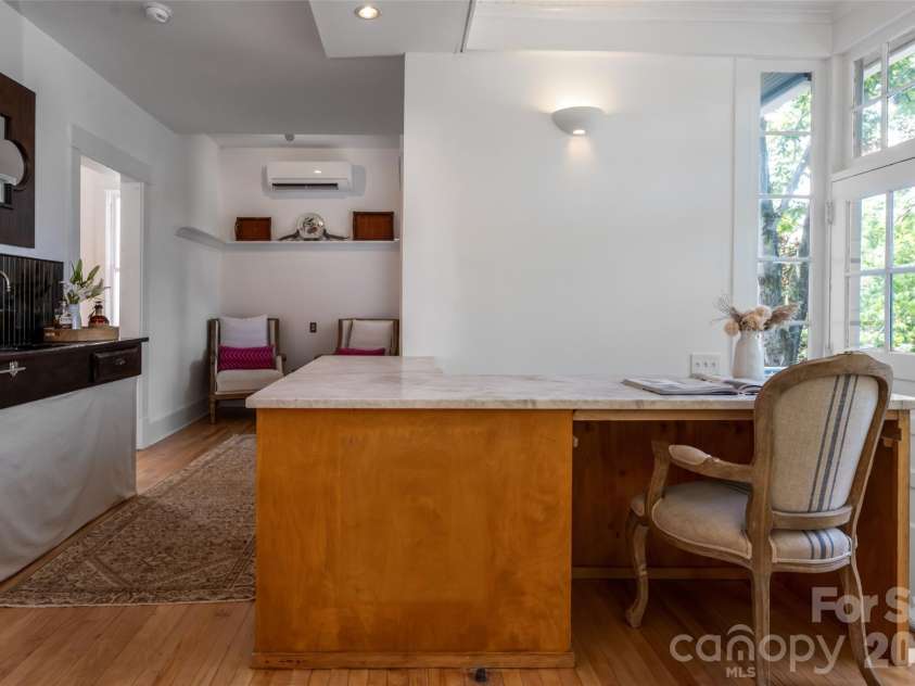 142 Edwin Place, Asheville, NC 28801.  MLS# CAR4411332, YatesRealty ID 44229. 