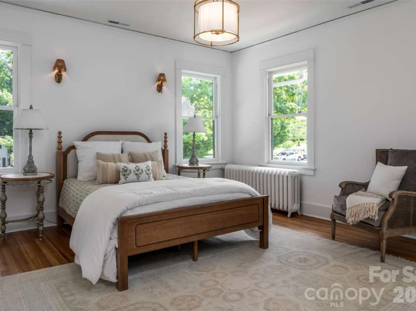 142 Edwin Place, Asheville, NC 28801.  MLS# CAR4411332, YatesRealty ID 44229. 