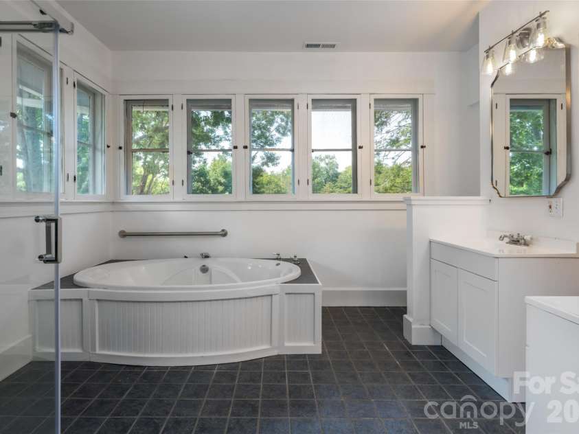 142 Edwin Place, Asheville, NC 28801.  MLS# CAR4411332, YatesRealty ID 44229. 