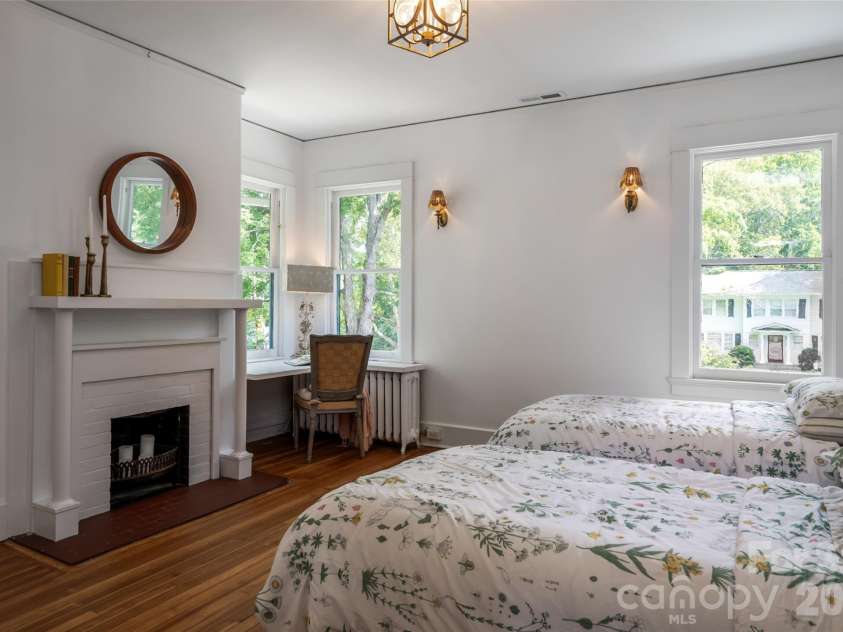 142 Edwin Place, Asheville, NC 28801.  MLS# CAR4411332, YatesRealty ID 44229. 