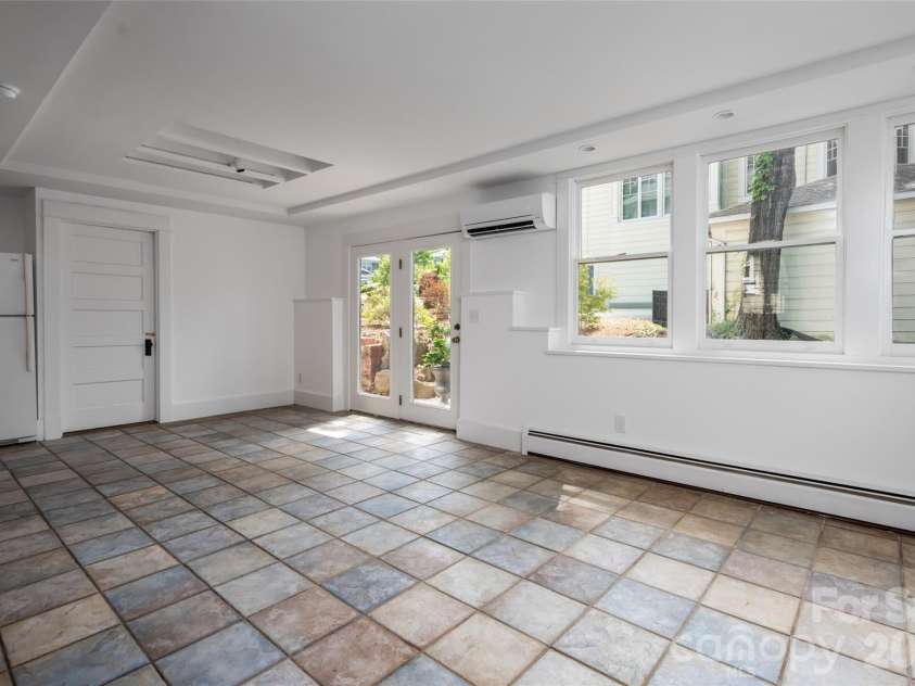 142 Edwin Place, Asheville, NC 28801.  MLS# CAR4411332, YatesRealty ID 44229. 