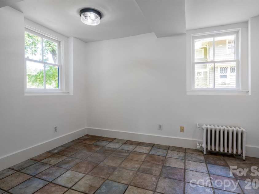 142 Edwin Place, Asheville, NC 28801.  MLS# CAR4411332, YatesRealty ID 44229. 
