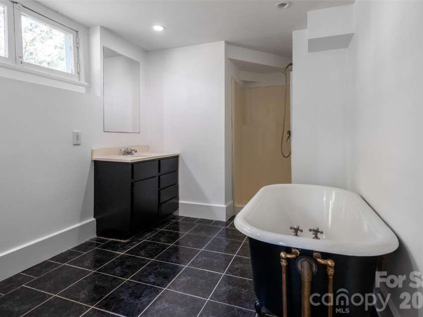 142 Edwin Place, Asheville, NC 28801.  MLS# CAR4411332, YatesRealty ID 44229. 