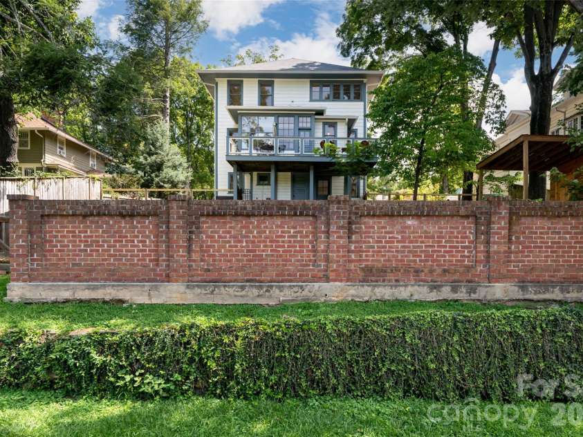 142 Edwin Place, Asheville, NC 28801.  MLS# CAR4411332, YatesRealty ID 44229. 