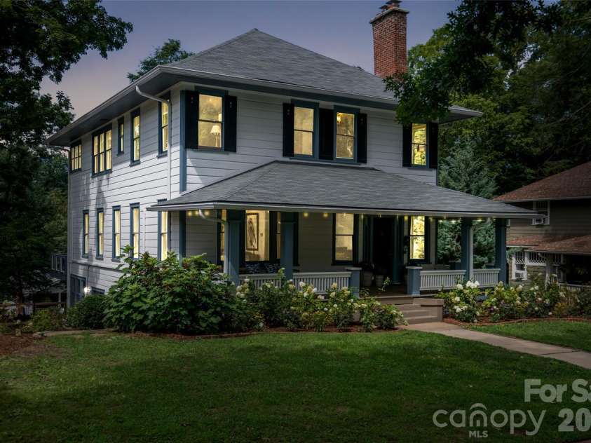 142 Edwin Place, Asheville, NC 28801.  MLS# CAR4411332, YatesRealty ID 44229. 