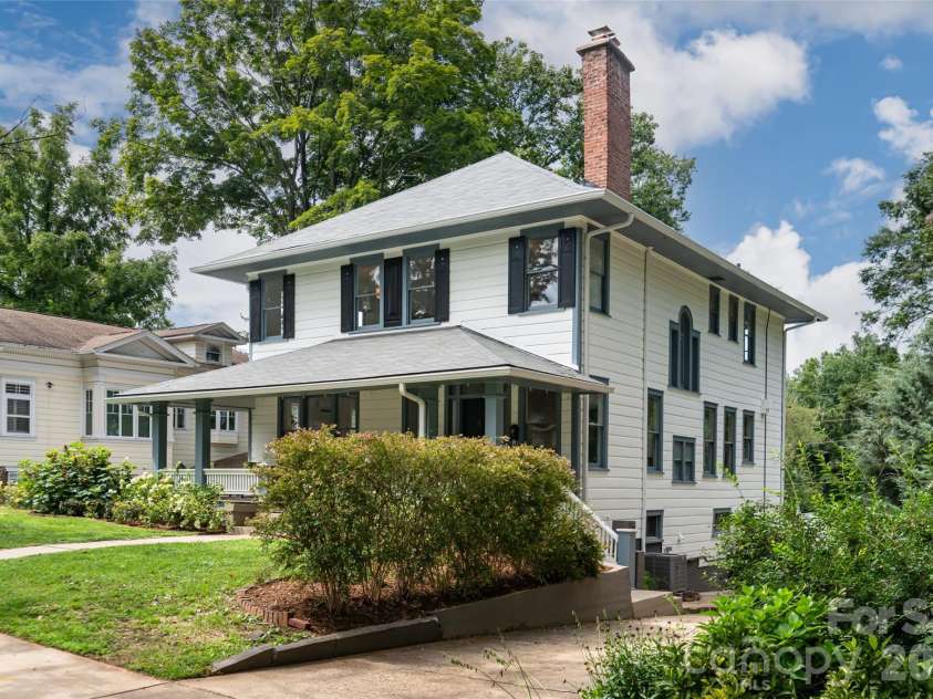 142 Edwin Place, Asheville, NC 28801.  MLS# CAR4411332, YatesRealty ID 44229. 