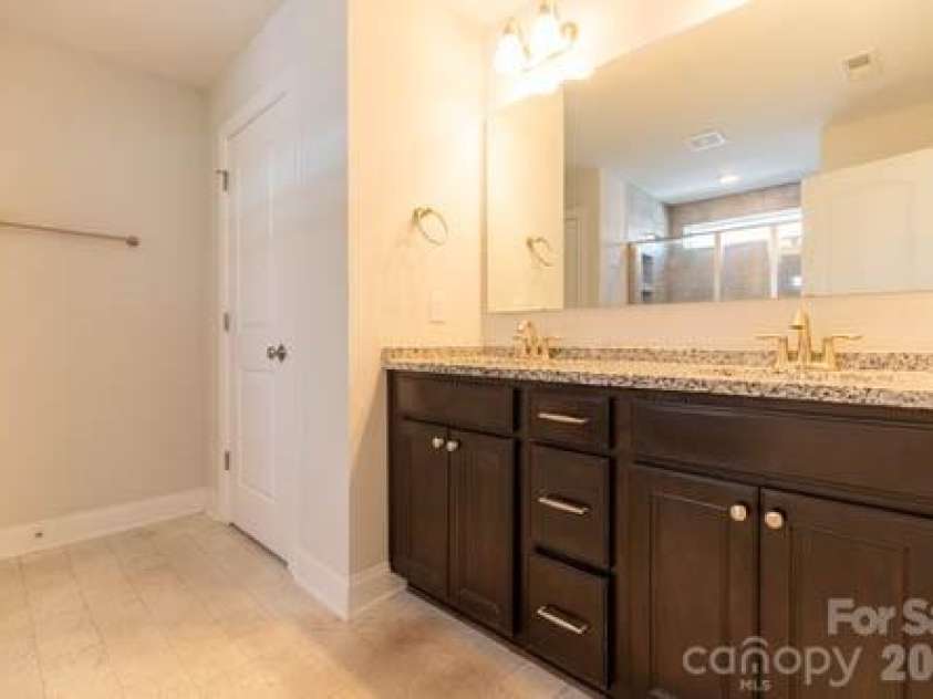 216 Crane Creek Way, Lexington, NC 27295.  MLS# CAR4410803, YatesRealty ID 44232. Primary Bathroom