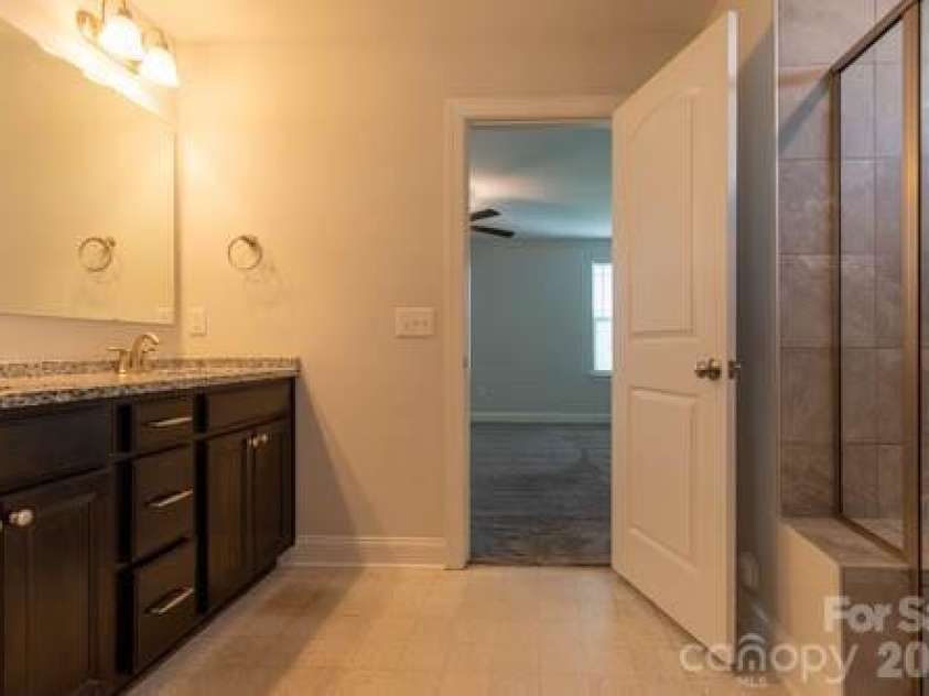 216 Crane Creek Way, Lexington, NC 27295.  MLS# CAR4410803, YatesRealty ID 44232. Primary Bathroom