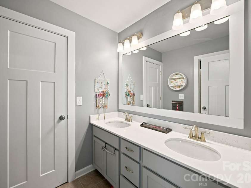 1020 Claires Creek Lane, Davidson, NC 28036.  MLS# CAR4410680, YatesRealty ID 44234. 