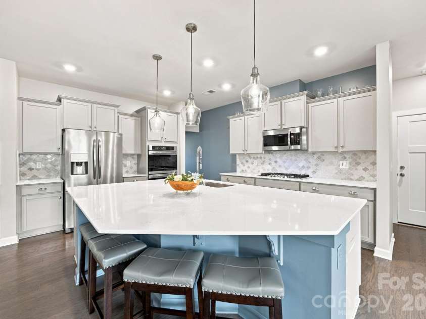 1020 Claires Creek Lane, Davidson, NC 28036.  MLS# CAR4410680, YatesRealty ID 44234. Massive kitchen island