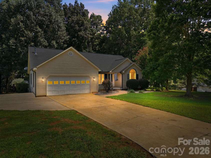 120 Strawberry Lane, Salisbury, NC 28147.  MLS# CAR4410362, YatesRealty ID 44236. 