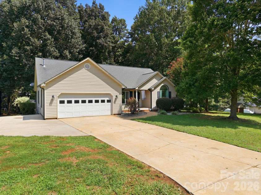 120 Strawberry Lane, Salisbury, NC 28147.  MLS# CAR4410362, YatesRealty ID 44236. 