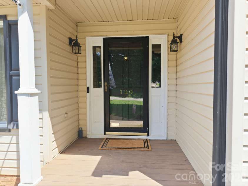 120 Strawberry Lane, Salisbury, NC 28147.  MLS# CAR4410362, YatesRealty ID 44236. 