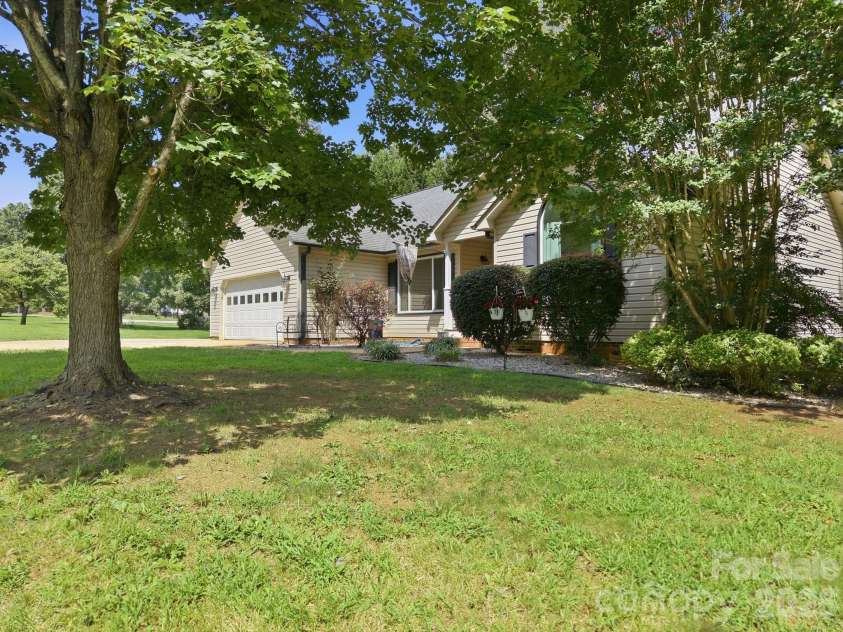 120 Strawberry Lane, Salisbury, NC 28147.  MLS# CAR4410362, YatesRealty ID 44236. 