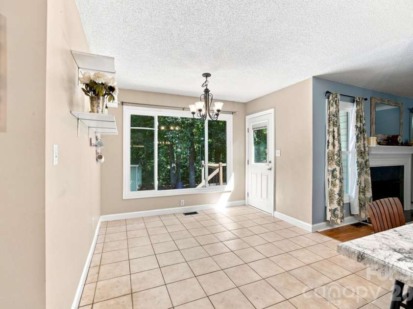 120 Strawberry Lane, Salisbury, NC 28147.  MLS# CAR4410362, YatesRealty ID 44236. Breakfst Nook