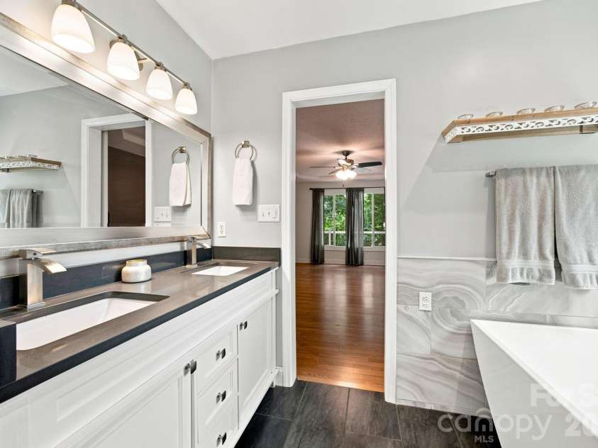 120 Strawberry Lane, Salisbury, NC 28147.  MLS# CAR4410362, YatesRealty ID 44236. Primary Bath