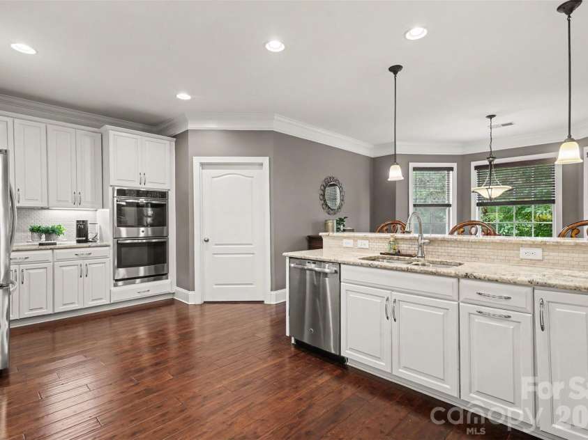 4004 Widgeon Way, Waxhaw, NC 28173.  MLS# CAR4409951, YatesRealty ID 44238. Kitchen