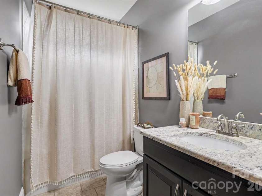4004 Widgeon Way, Waxhaw, NC 28173.  MLS# CAR4409951, YatesRealty ID 44238. Main Floor Full Bath