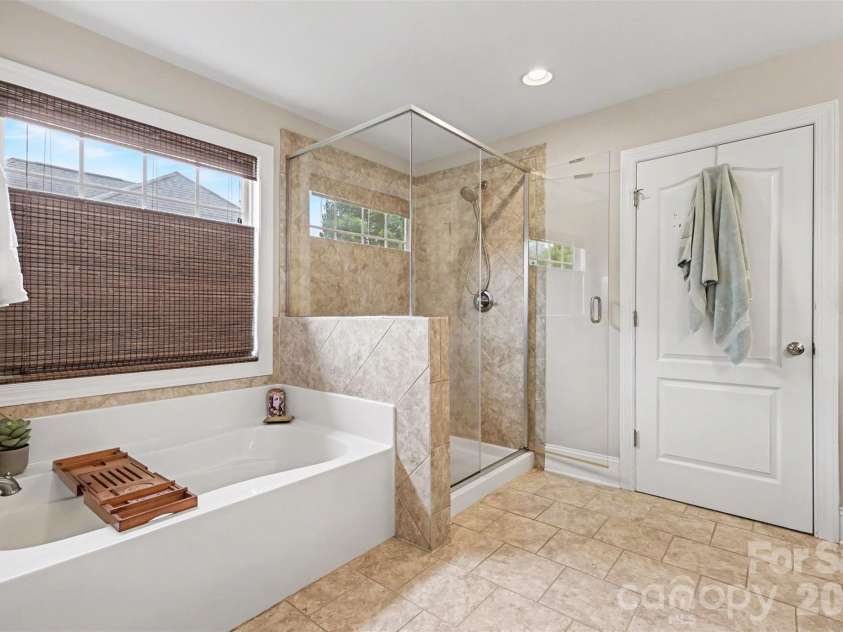 4004 Widgeon Way, Waxhaw, NC 28173.  MLS# CAR4409951, YatesRealty ID 44238. Primary Bath