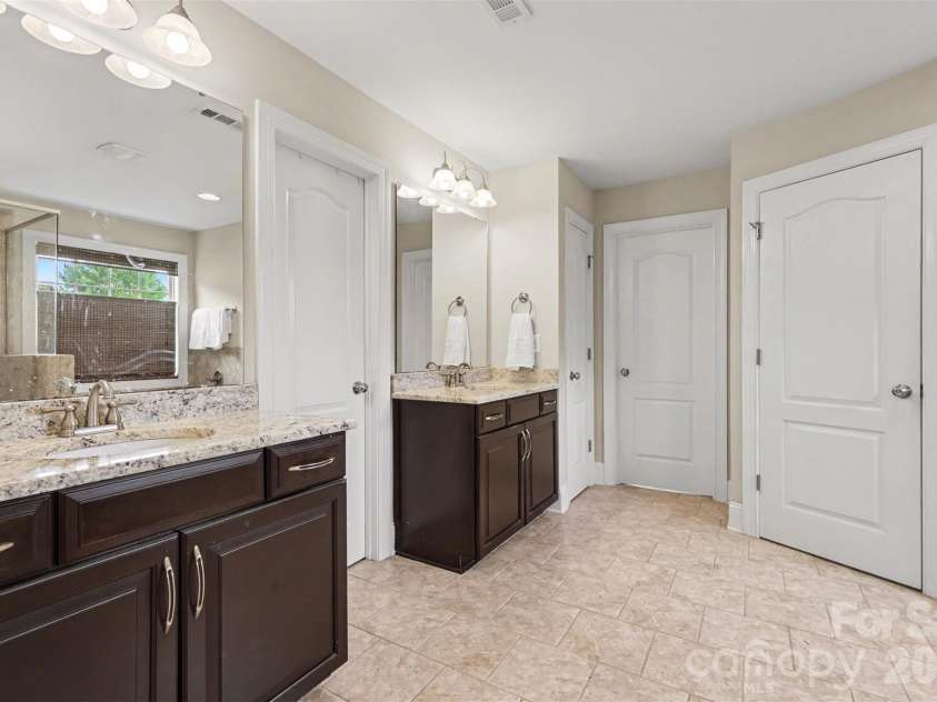 4004 Widgeon Way, Waxhaw, NC 28173.  MLS# CAR4409951, YatesRealty ID 44238. Primary Bath