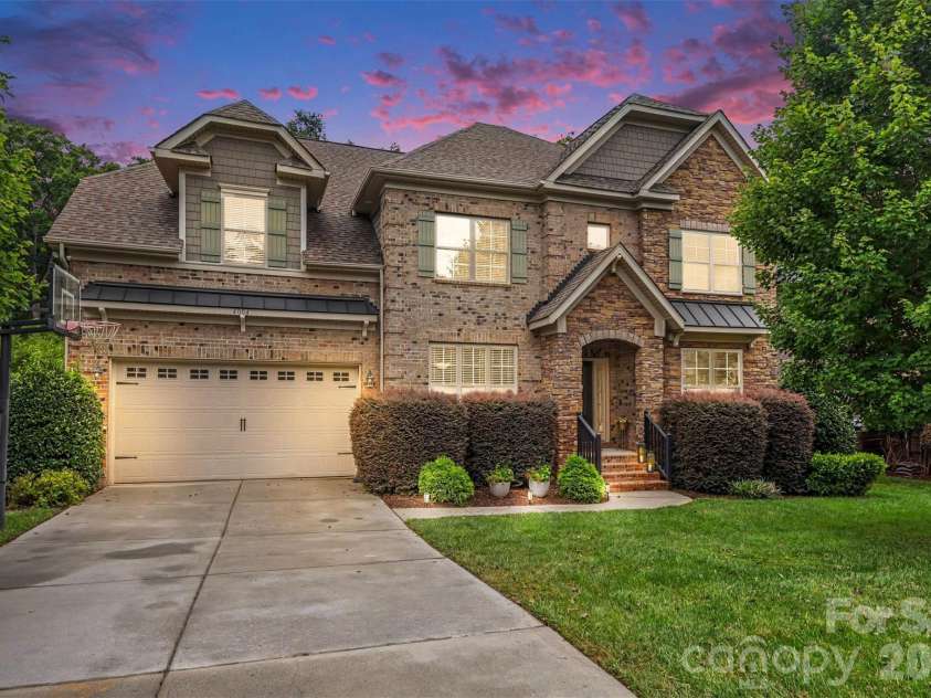 4004 Widgeon Way, Waxhaw, NC 28173.  MLS# CAR4409951, YatesRealty ID 44238. Twilight Front