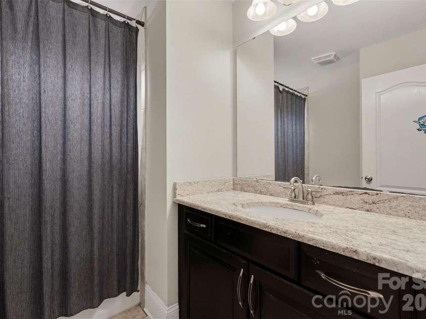 4004 Widgeon Way, Waxhaw, NC 28173.  MLS# CAR4409951, YatesRealty ID 44238. Upstairs Full Bath