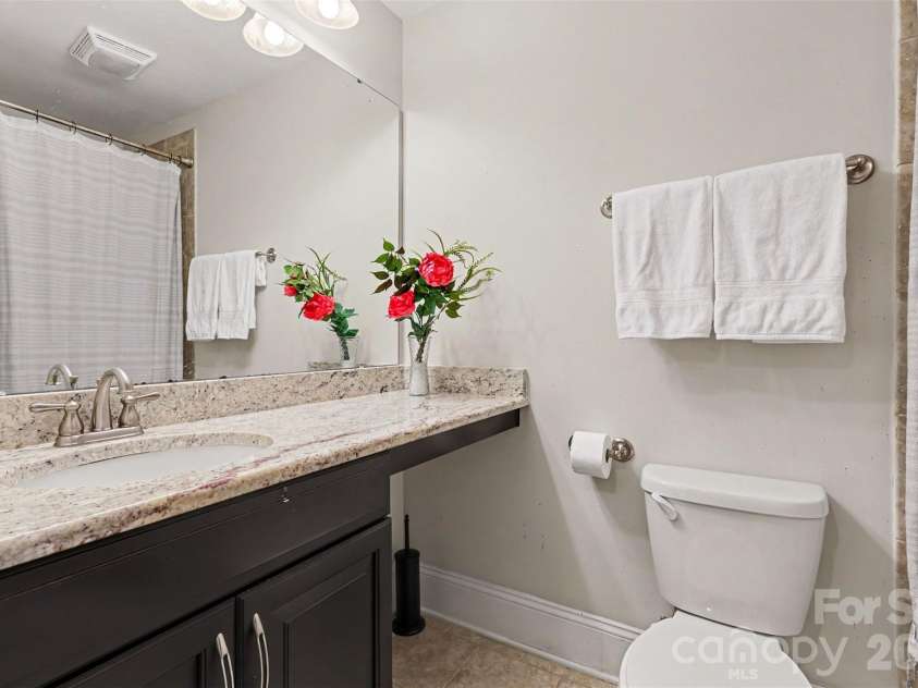 4004 Widgeon Way, Waxhaw, NC 28173.  MLS# CAR4409951, YatesRealty ID 44238. Upstairs Full Bath