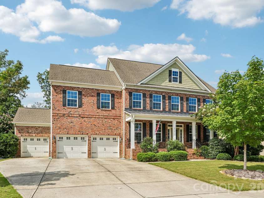 3812 Litchfield Drive, Waxhaw, NC 28173.  MLS# CAR4409745, YatesRealty ID 44242. 