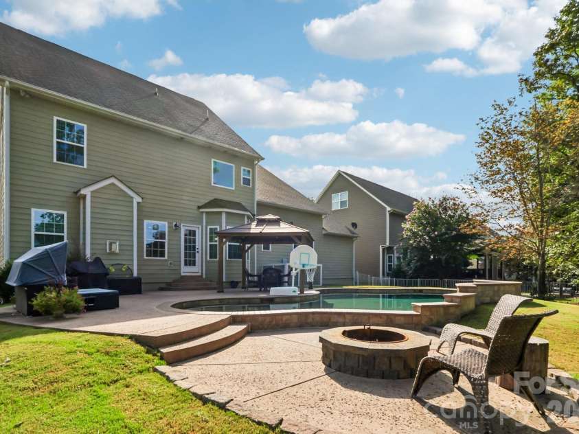 3812 Litchfield Drive, Waxhaw, NC 28173.  MLS# CAR4409745, YatesRealty ID 44242. 