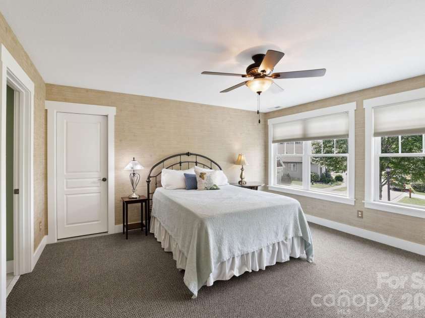 6 Bungalow Way, Asheville, NC 28804.  MLS# CAR4409610, YatesRealty ID 44243. 2nd Primary with ensuite bath