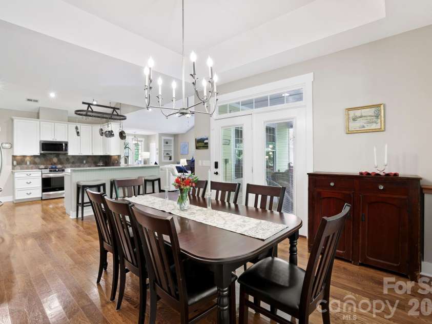 6 Bungalow Way, Asheville, NC 28804.  MLS# CAR4409610, YatesRealty ID 44243. 