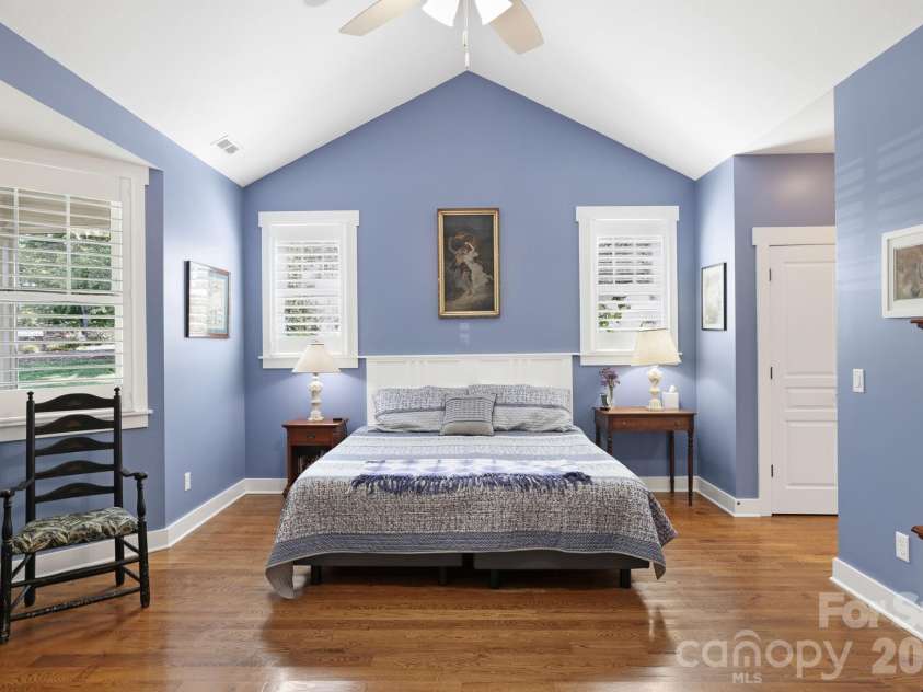 6 Bungalow Way, Asheville, NC 28804.  MLS# CAR4409610, YatesRealty ID 44243. 