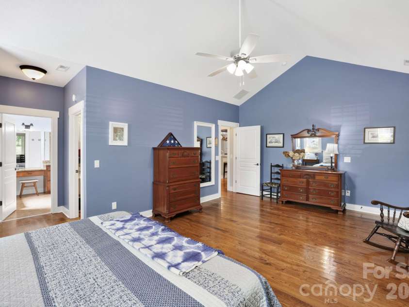 6 Bungalow Way, Asheville, NC 28804.  MLS# CAR4409610, YatesRealty ID 44243. 