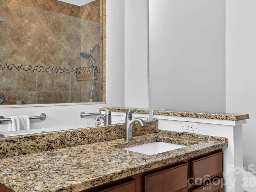 6 Bungalow Way, Asheville, NC 28804.  MLS# CAR4409610, YatesRealty ID 44243. 