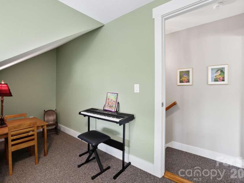 6 Bungalow Way, Asheville, NC 28804.  MLS# CAR4409610, YatesRealty ID 44243. 
