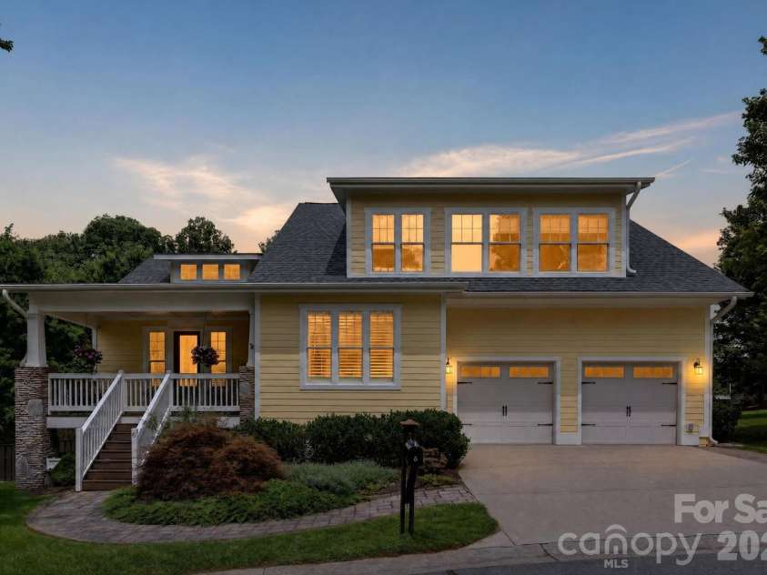 6 Bungalow Way, Asheville, NC 28804.  MLS# CAR4409610, YatesRealty ID 44243. 