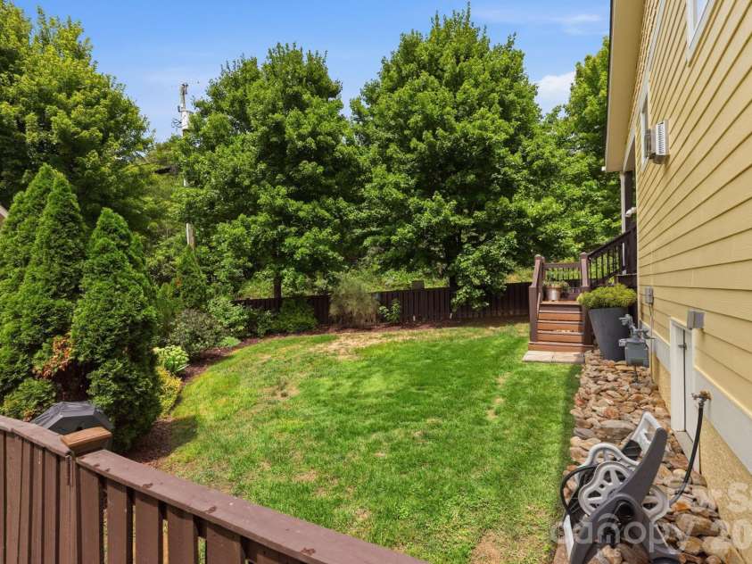 6 Bungalow Way, Asheville, NC 28804.  MLS# CAR4409610, YatesRealty ID 44243. 