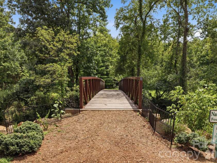 6 Bungalow Way, Asheville, NC 28804.  MLS# CAR4409610, YatesRealty ID 44243. 
